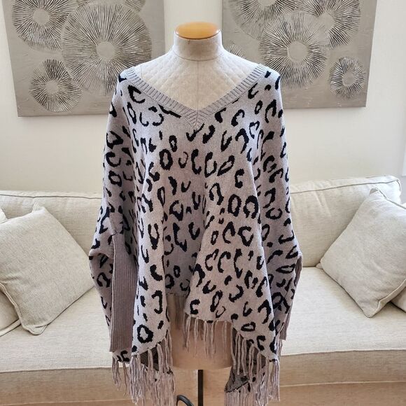 Love Token Fringe Poncho in Leopard sz Med/Large - Picture 2 of 11
